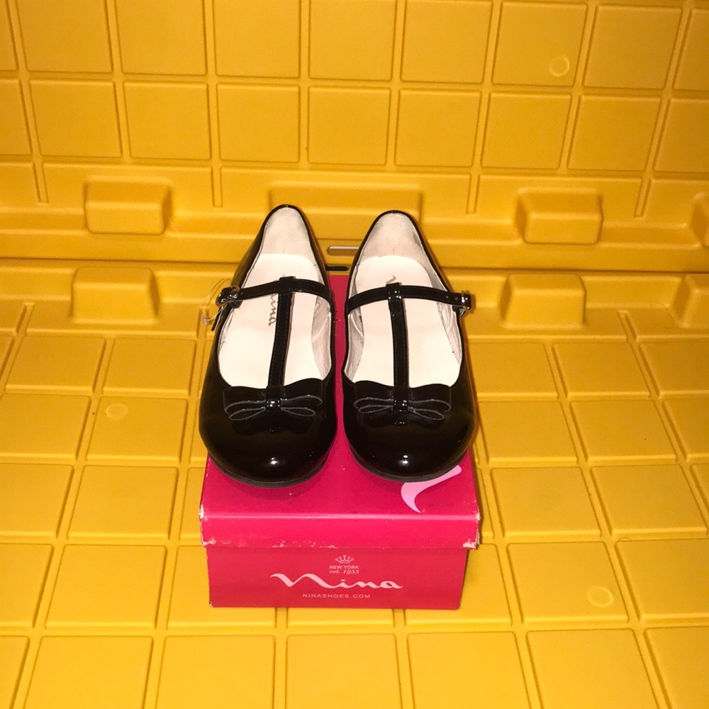 COPY - BLACK PATENT LEATHER T STRAPS